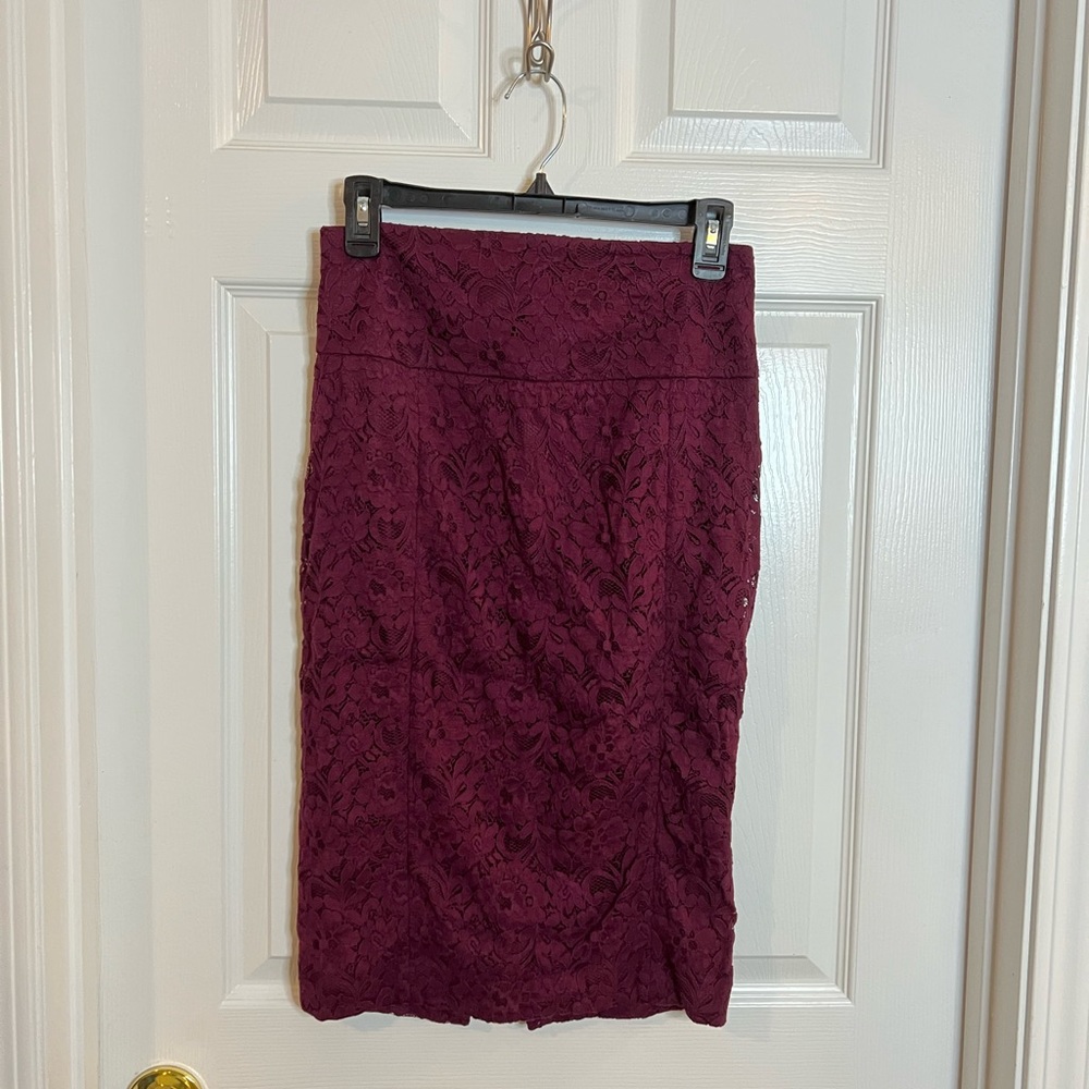 Express lace pencil skirt w/slit